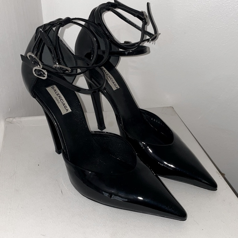Balenciaga patent leather pumps size 38